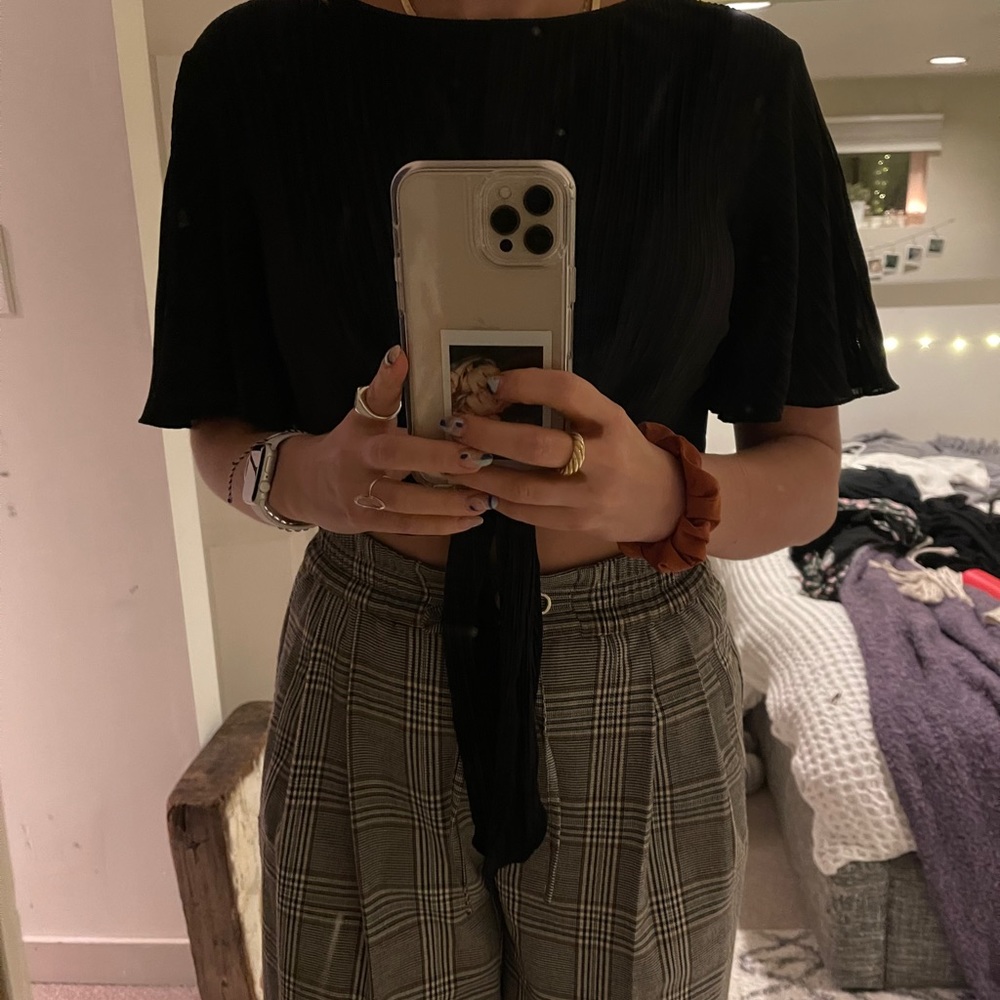 Fun cropped blouse!! - Picture 2 of 2